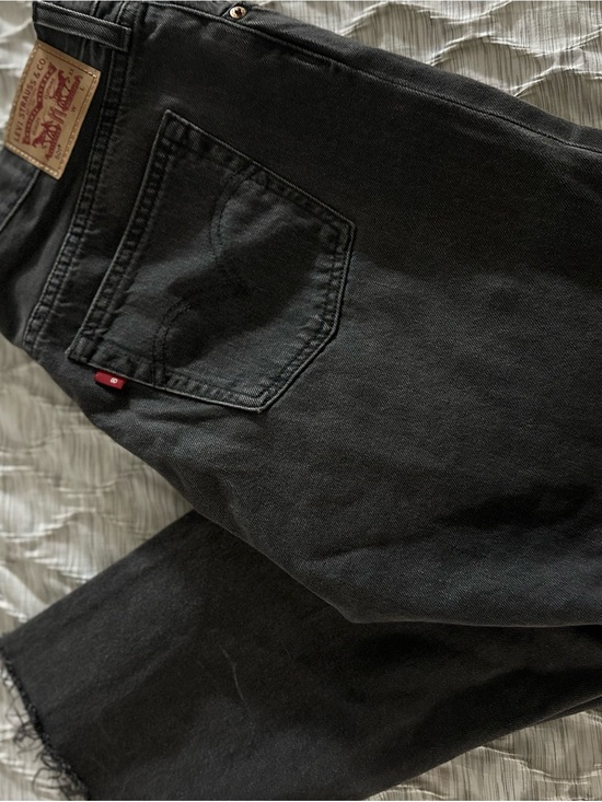 Levi's Denim - Levi's Black Straight-Leg Women's Jeans with Red Tab